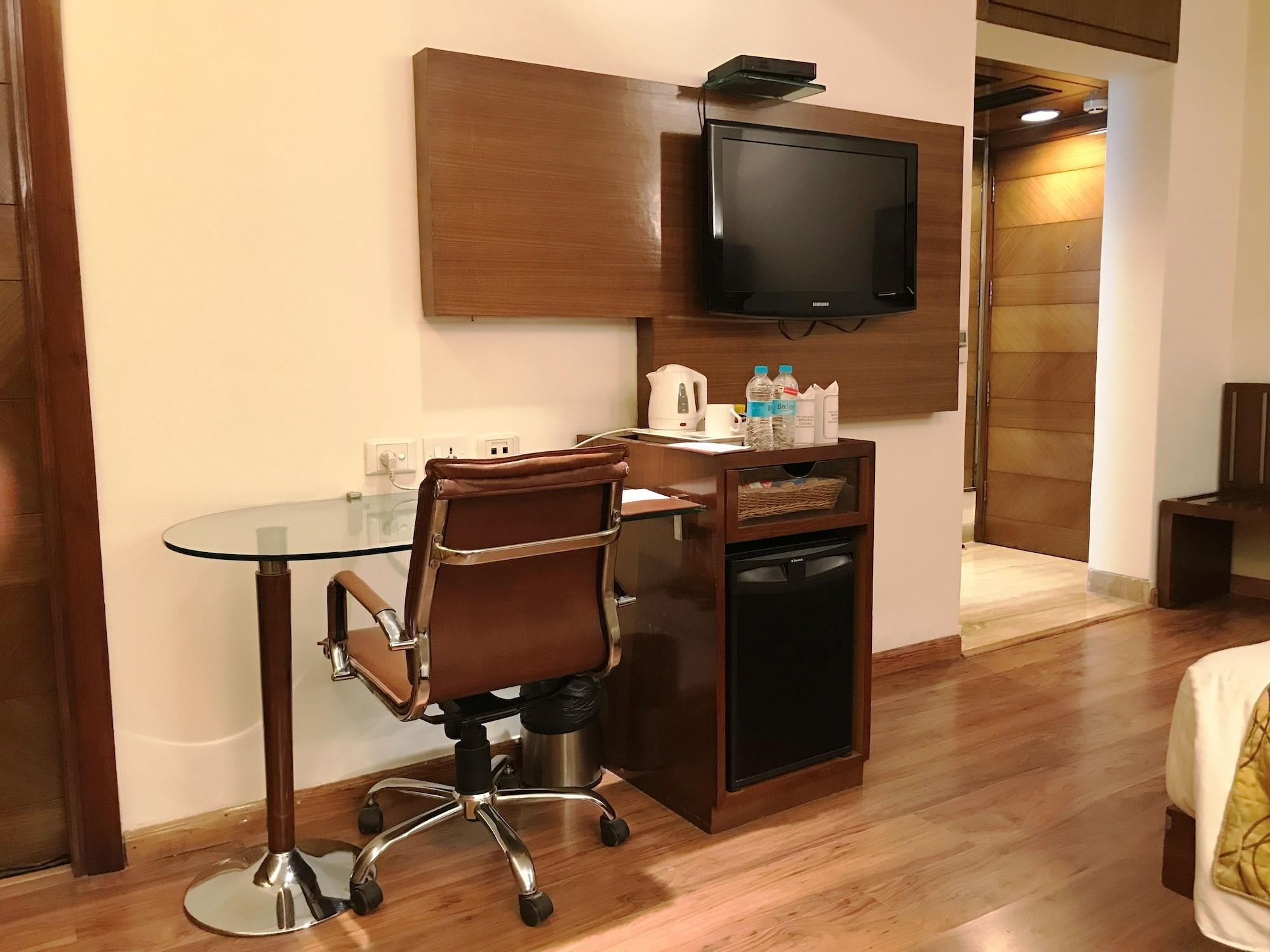 Indus Biznotel Nueva Delhi Exterior foto