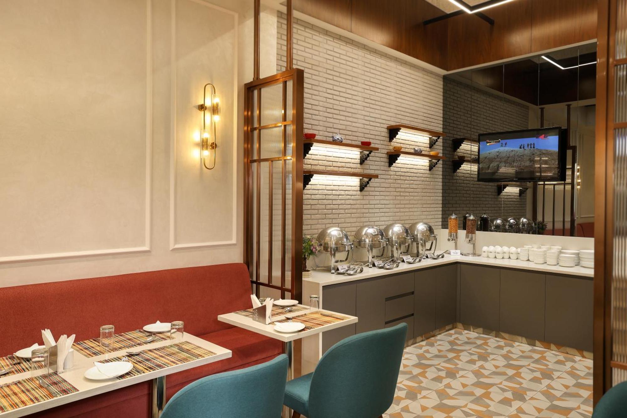 Indus Biznotel Nueva Delhi Exterior foto